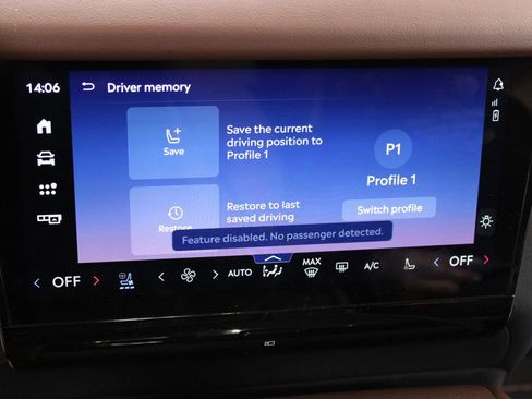 Used 2025 Lincoln Navigator Reserve image 34