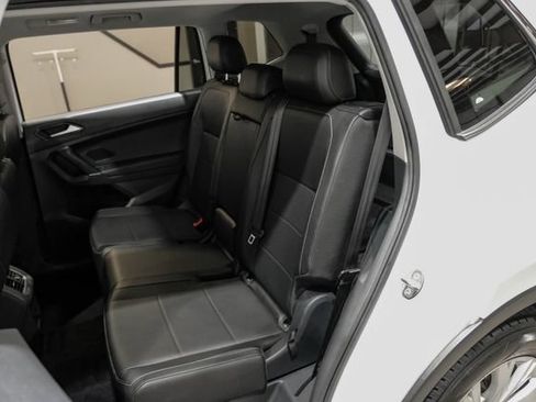 Used 2018 Volkswagen Tiguan SE w/ Panoramic Sunroof Package FWD image 37