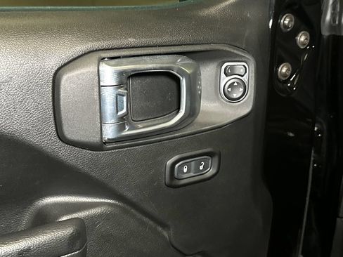 Used 2023 Jeep Wrangler Unlimited Rubicon 4xe w/ Steel Bumper Group AWD/4WD image 15