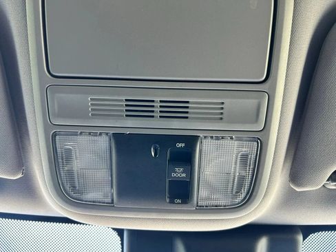 Used 2020 Honda Odyssey EX image 31