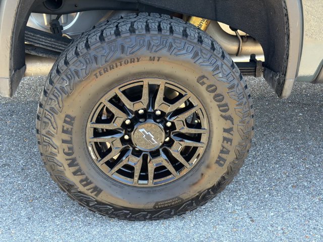Used 2026 Chevrolet Silverado 2500 ZR2 w/ LPO, Dark Essentials Package AWD/4WD image 4