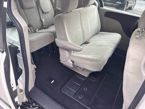 Used 2013 Dodge Grand Caravan American Value Package FWD image 7