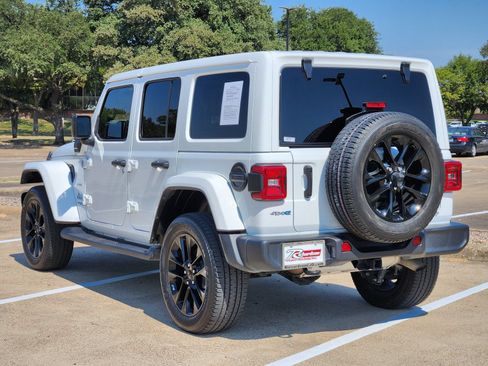 Used 2021 Jeep Wrangler Unlimited Sahara w/ Cold Weather Group AWD/4WD image 4