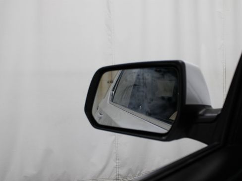 Used 2023 Chevrolet Traverse LT FWD image 12