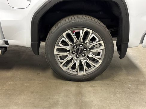 New 2026 GMC Sierra 1500 Denali Ultimate w/ LPO, Black Badging Package AWD/4WD image 13
