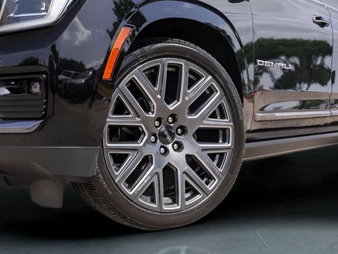 Used 2026 GMC Yukon Denali Ultimate AWD/4WD image 3