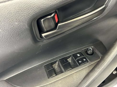Used 2025 Toyota Corolla LE FWD image 17