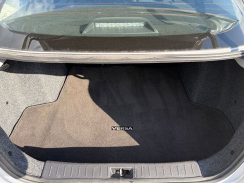 Used 2025 Nissan Versa SV FWD image 31