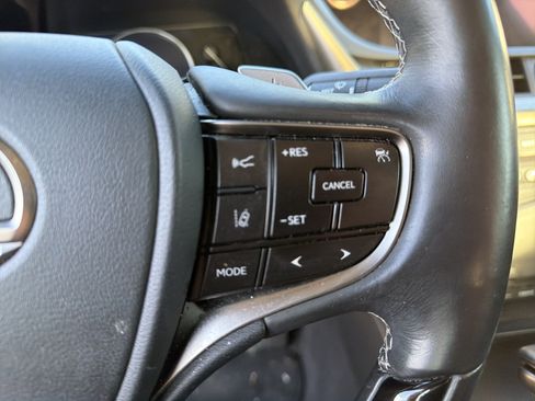 Used 2019 Lexus ES 300h w/ Premium Package FWD image 19