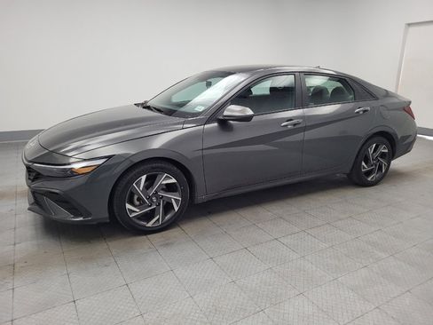 Used 2024 Hyundai Elantra SEL image 2