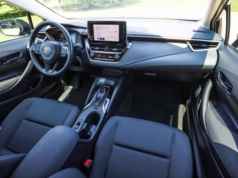 Used 2025 Toyota Corolla LE FWD image 29