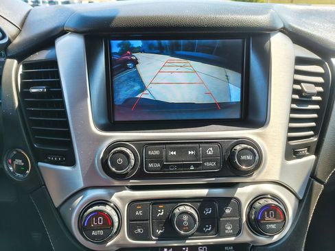 Used 2017 GMC Yukon SLT AWD/4WD image 4