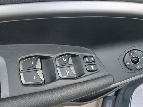 Used 2017 Hyundai Santa Fe Limited AWD/4WD image 12