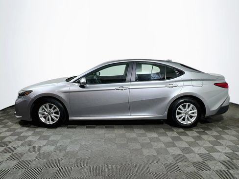 Used 2025 Toyota Camry LE FWD image 4