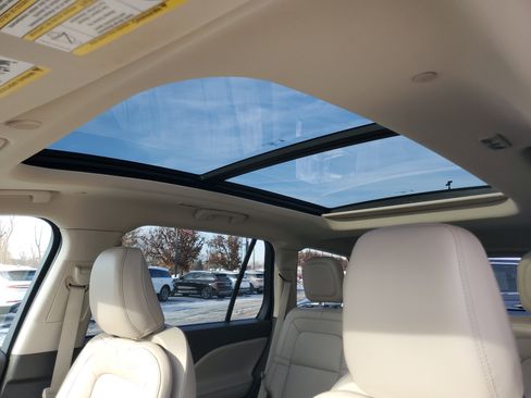 Certified 2022 Lincoln Aviator Reserve w/ Equipment Group 201A image 11