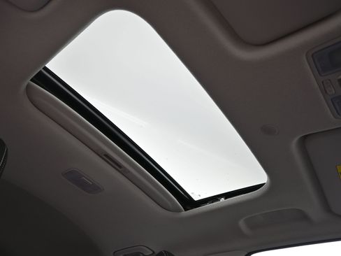 Used 2024 Hyundai Venue SEL image 29