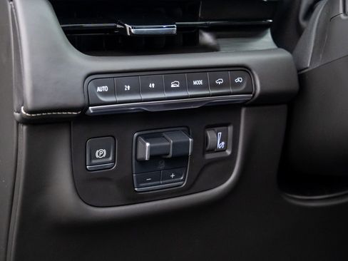 Certified 2024 Cadillac Escalade ESV Sport Platinum w/ LPO, ONYX Package image 25