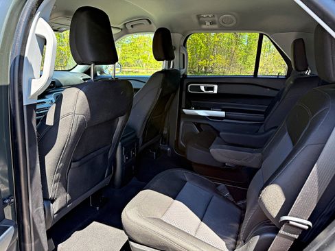 Used 2022 Ford Explorer XLT AWD/4WD image 19