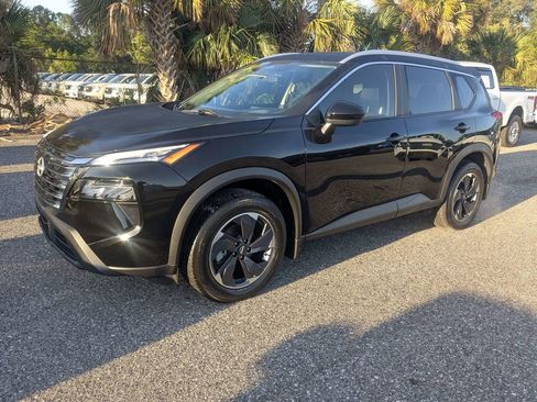 Used 2024 Nissan Rogue SV w/ SV Premium Package FWD image 8