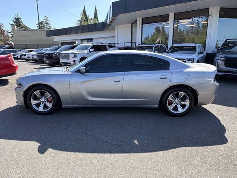 Used 2015 Dodge Charger SE w/ Sport Appearance Group RWD image 2