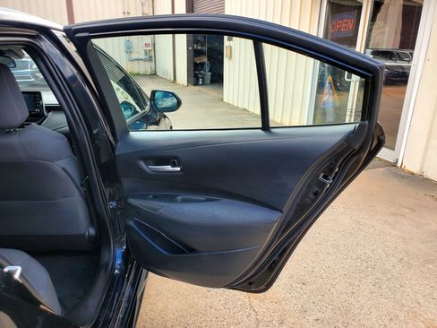 Used 2021 Toyota Corolla LE FWD image 17