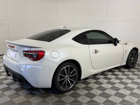 Used 2017 Toyota 86 RWD image 4