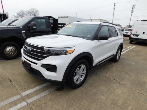 Used 2021 Ford Explorer XLT image 1