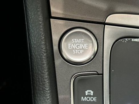 Used 2016 Volkswagen e-Golf SE image 26