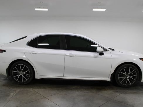 Used 2021 Toyota Camry SE image 11