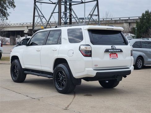 Used 2024 Toyota 4Runner TRD Off-Road Premium image 4