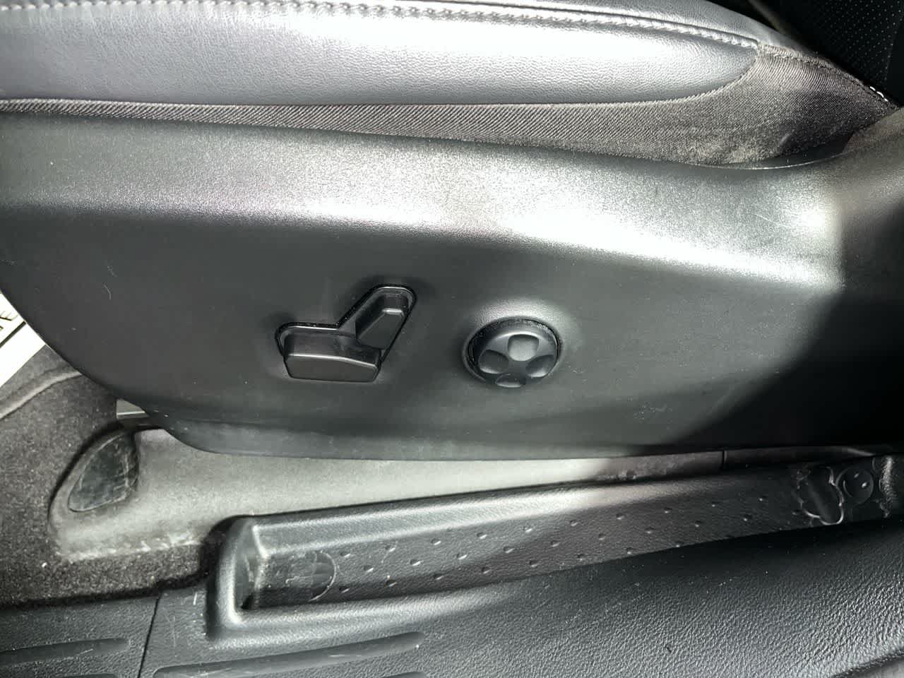 Used 2025 Chrysler Pacifica Select FWD image 14
