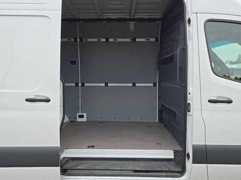 Used 2025 Mercedes-Benz Sprinter 2500 image 14