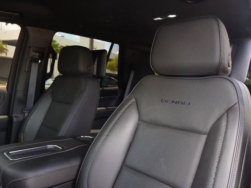 Used 2024 GMC Yukon Denali w/ Advanced Technology Package AWD/4WD image 16