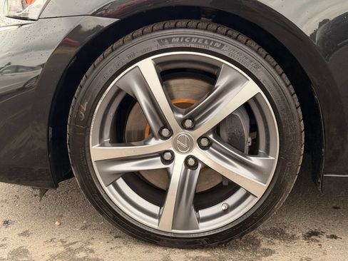 Used 2018 Lexus IS 300 w/ Comfort Package RWD image 10