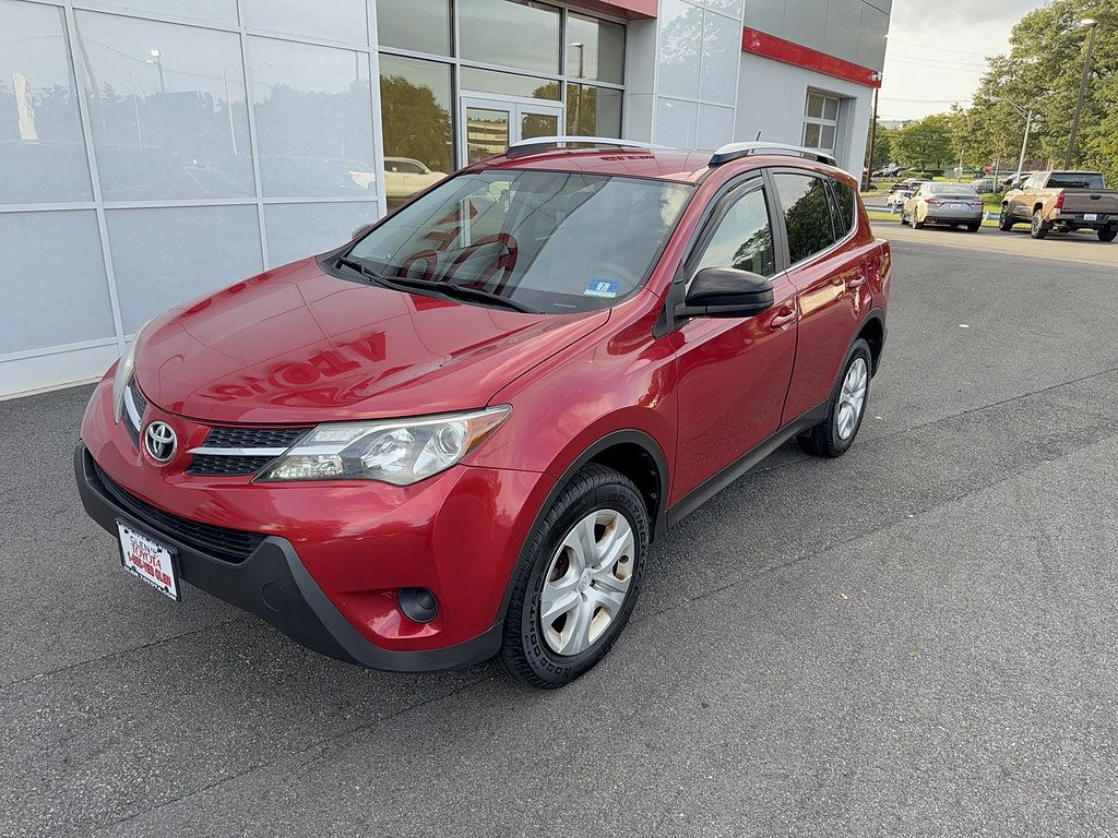 Used 2014 Toyota RAV4 LE AWD/4WD image 2