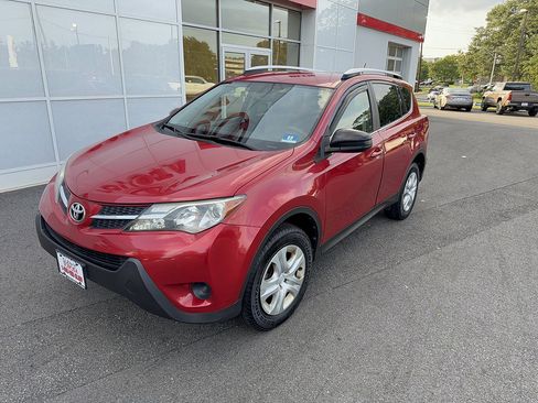 Used 2014 Toyota RAV4 LE AWD/4WD image 2