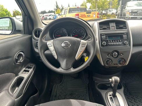 Used 2016 Nissan Versa SV FWD image 7