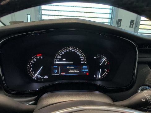 Used 2018 Cadillac XT5 Luxury w/ Driver Awareness Package AWD/4WD image 12
