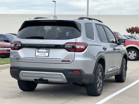 Certified 2025 Honda Pilot TrailSport image 4