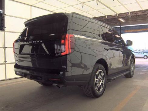 Used 2025 Ford Expedition Active RWD image 2