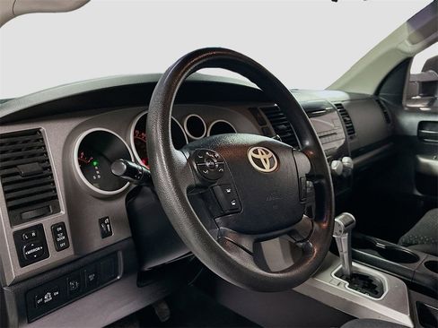 Used 2010 Toyota Tundra 4x4 CrewMax image 10