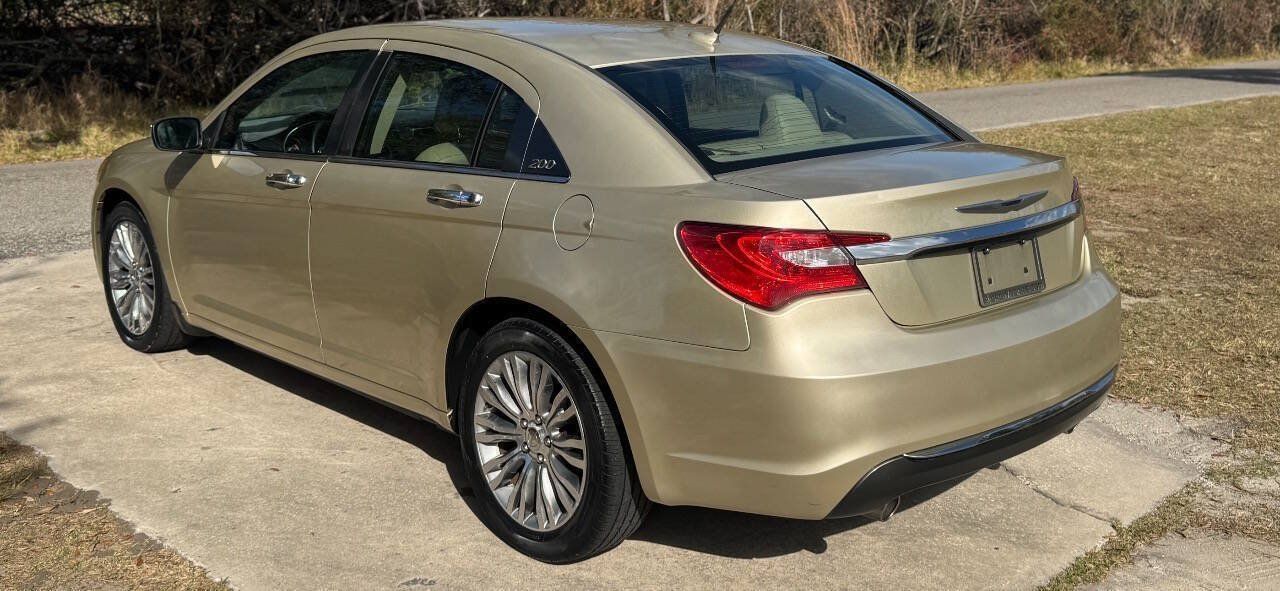 Used 2011 Chrysler 200 Limited FWD image 4