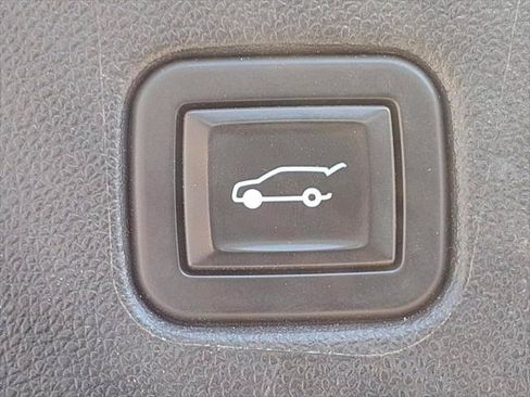 Used 2020 Chevrolet Blazer LT FWD image 11