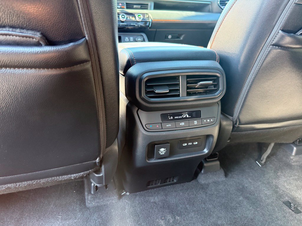 Used 2024 Honda Pilot TrailSport image 8