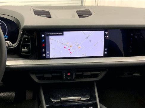 Used 2025 Porsche Cayenne image 17