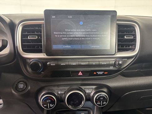 Used 2025 Hyundai Venue SEL FWD image 14