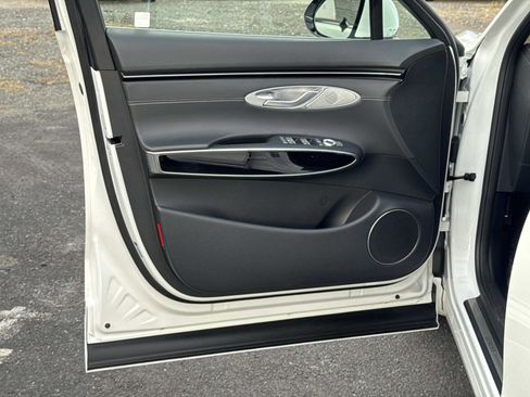 Used 2025 Genesis GV70 2.5T image 17