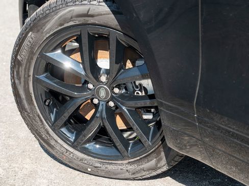 New 2025 Land Rover Range Rover Velar Dynamic SE image 9