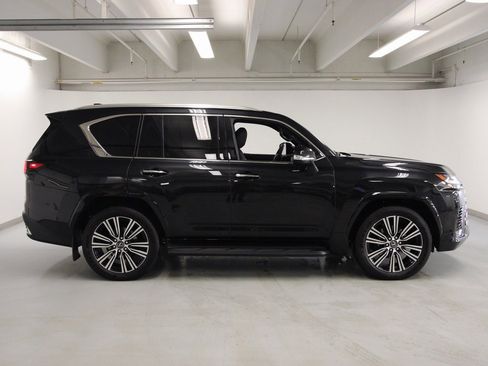 Used 2025 Lexus LX 700h Luxury image 5