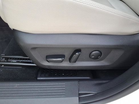 Used 2025 Nissan Rogue SL w/ Tech Package image 6